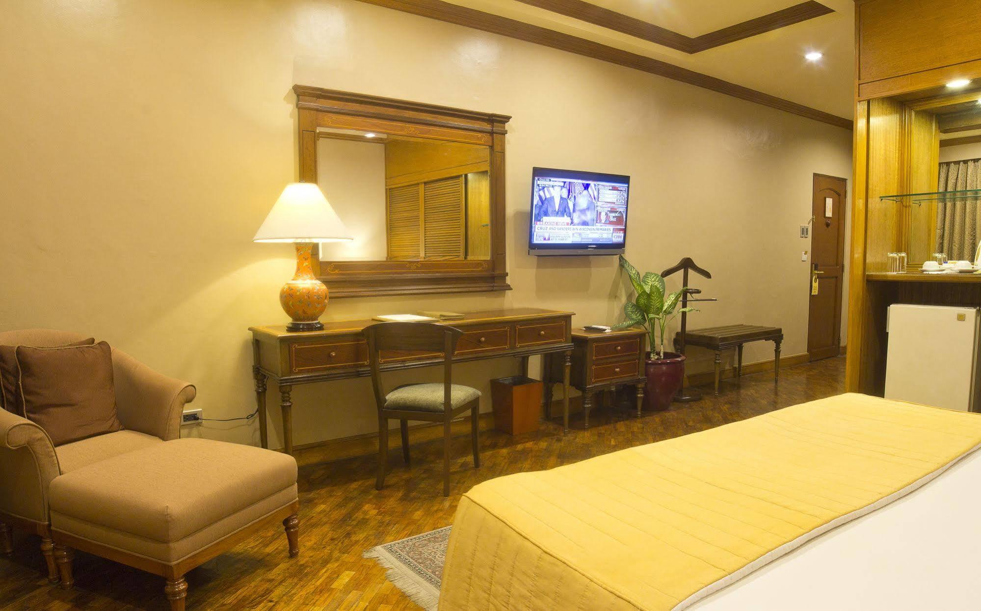 Herald Suites San Pedro Makati Exterior foto