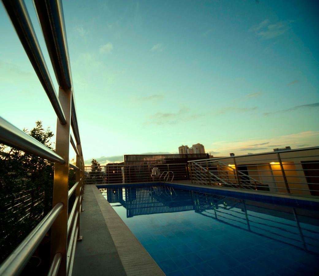 Herald Suites San Pedro Makati Exterior foto
